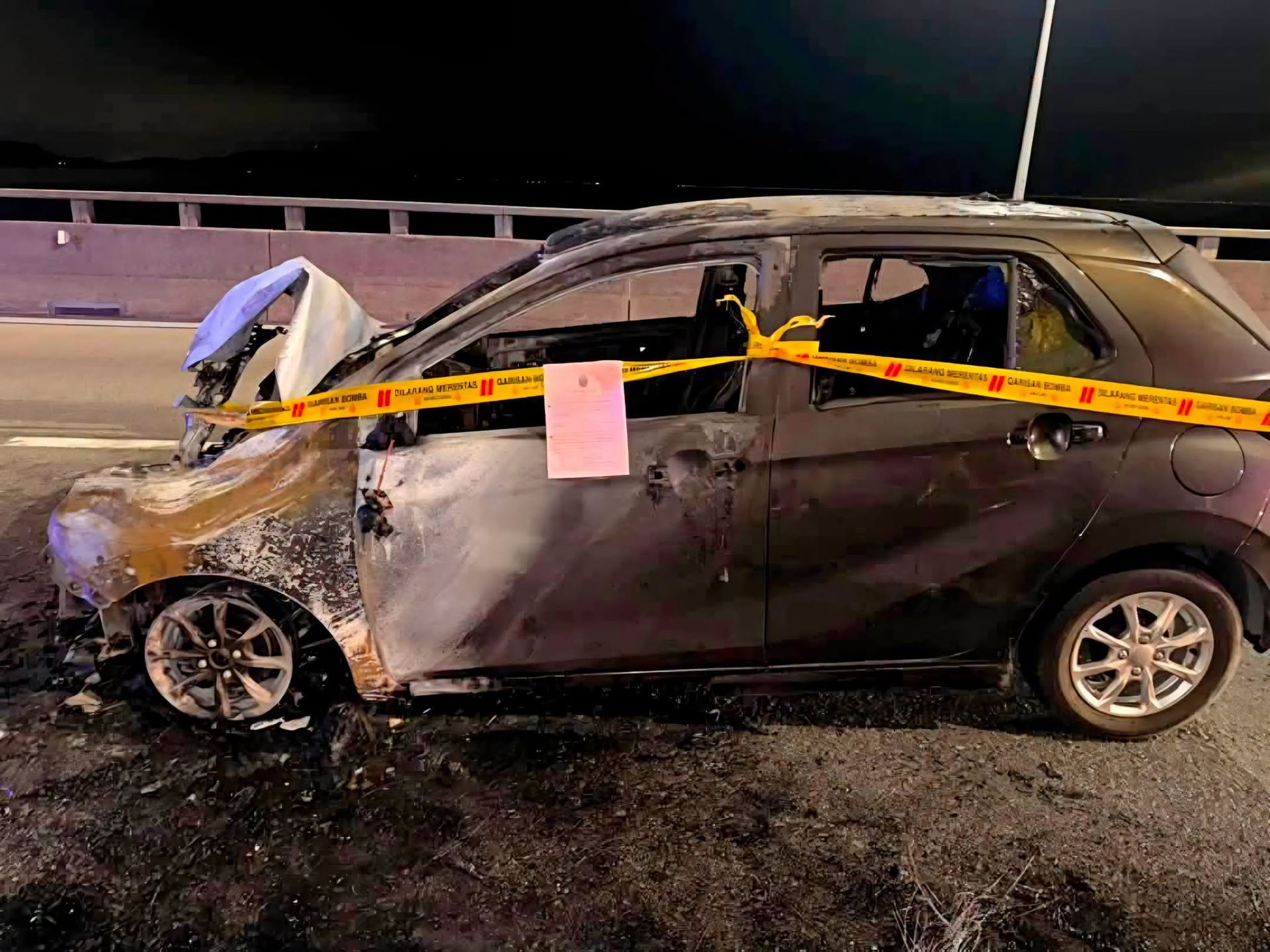 Axia burns at Penang Bridge (1)