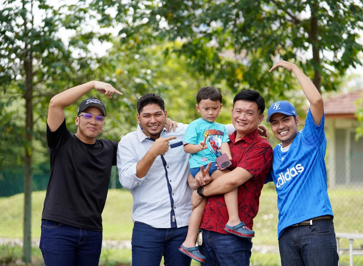 Michael tong wai siong and his 3 malay boys with grandchild