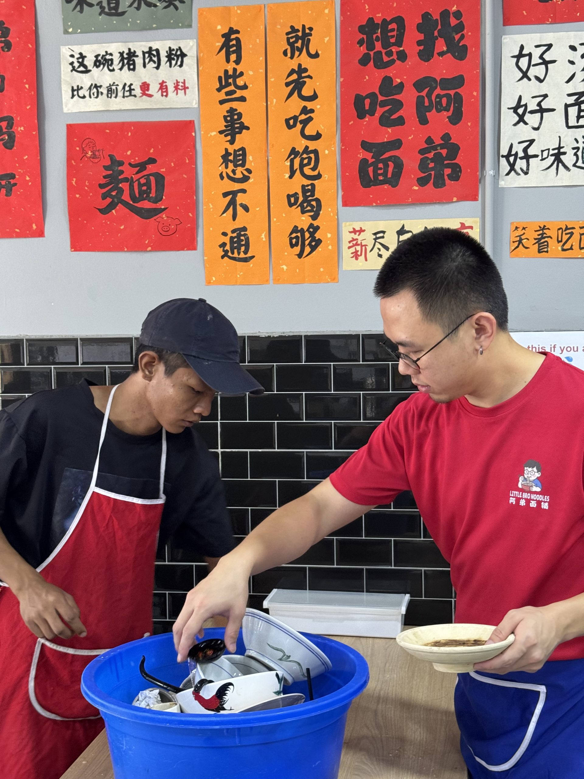 Carl at noodle shop (4)