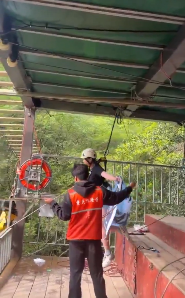 Image from: Woman Plunges Off Cliff In China Despite Telling Staff Safety Rope Wasn’t ‘Tight Enough’ | WeirdKaya