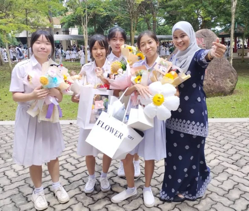 Cikgu suzana and her students