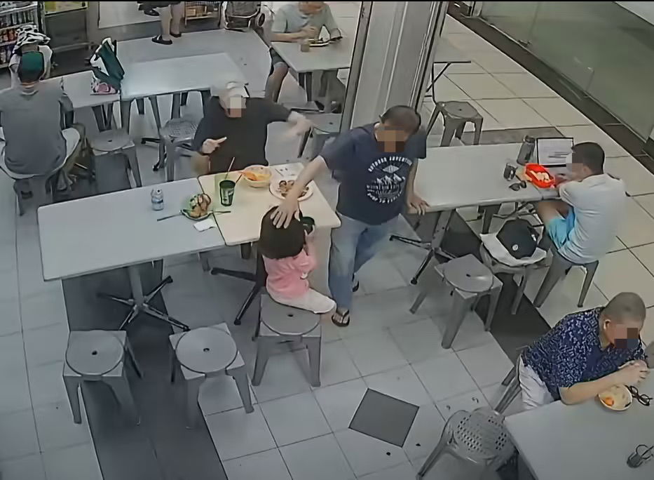 Coffee shop patting head (1)
