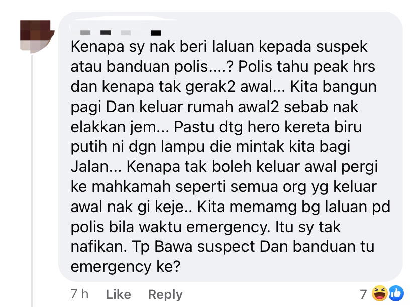 Comment abt gov officer playing tiktok 03