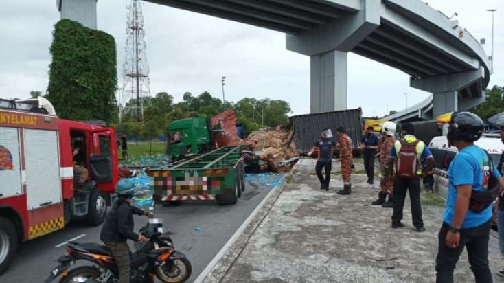 Container falls off klang flyover, crushing two lorries and injuring one driver