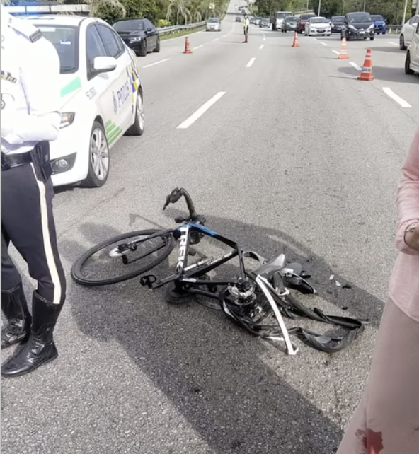 Astro crew member dies after getting hit by a car while cycling at cyberjaya | weirdkaya