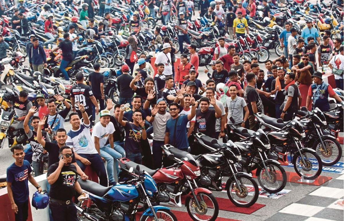 Crowd at RXZ event