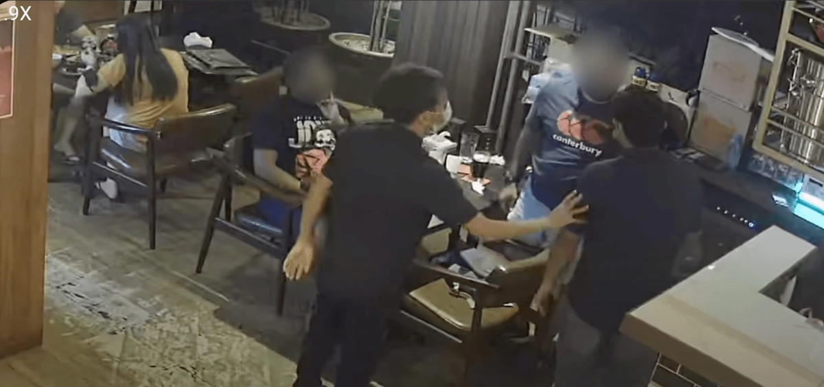 Customer slaps waiter for refusing to play Tamil songs at a restaurant in Subang Jaya 03