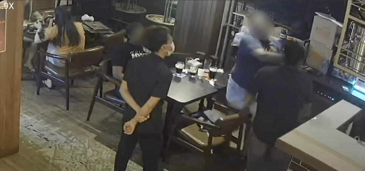 Customer slaps waiter for refusing to play Tamil songs at a restaurant in Subang Jaya 04