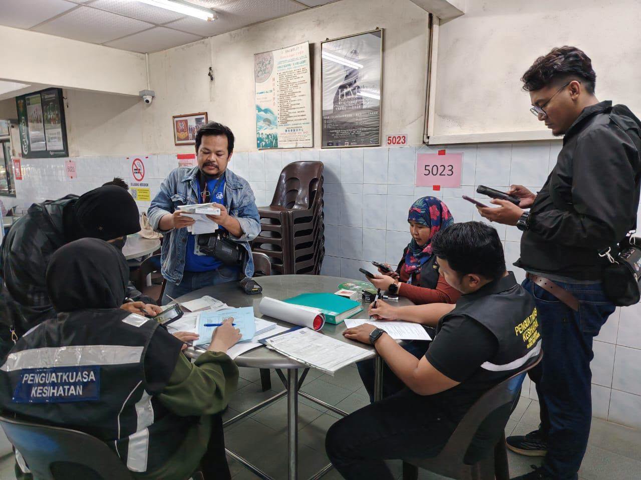 DBKL Orders 6 Eateries At Jalan Alor To Close Over Poor Hygiene