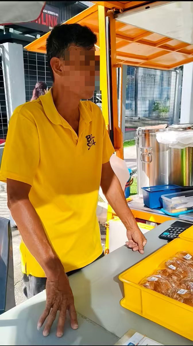 Dad with cancer sells tau fu fah (1)