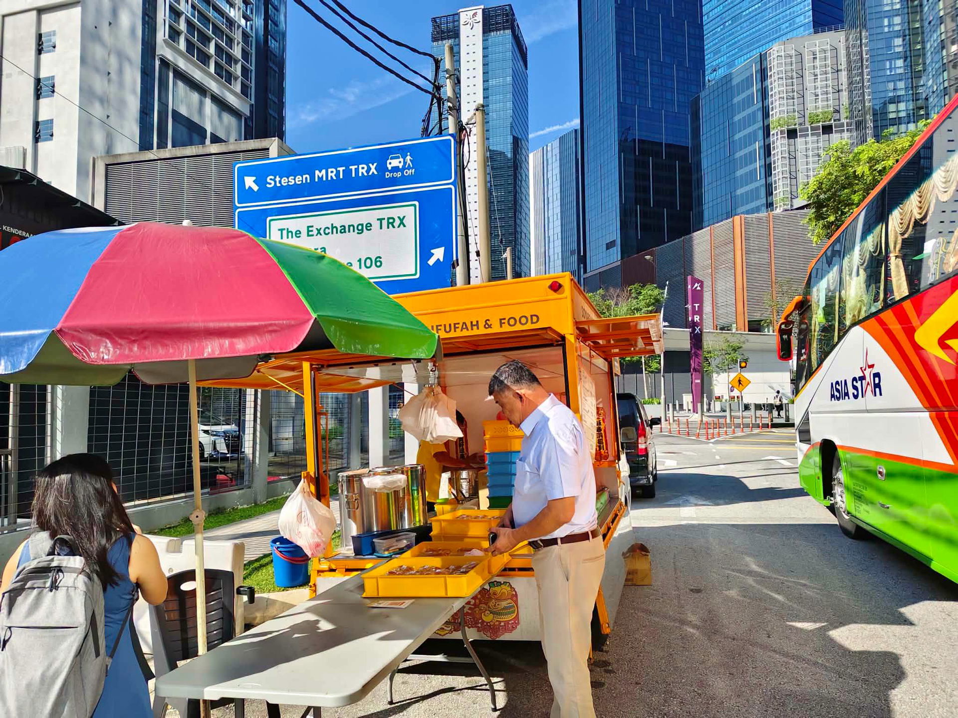 Dad with cancer sells tau fu fah (3)