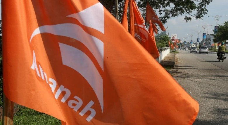 Two amanah leaders charged for disorderly conduct | weirdkaya