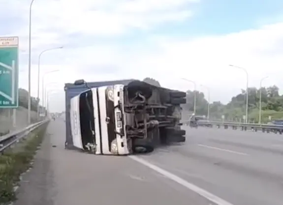 Lorry driver skids along the nkve and tests positive for drugs | weirdkaya