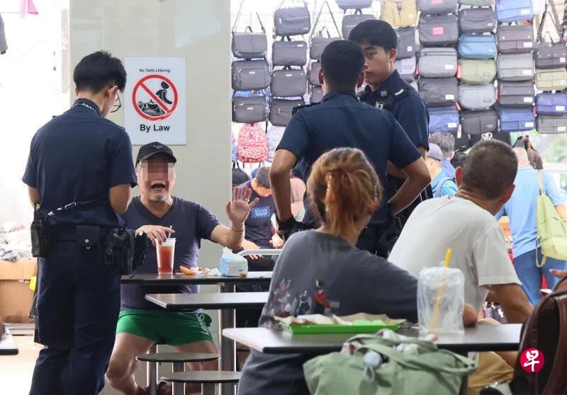 Food fight in S'pore (1)