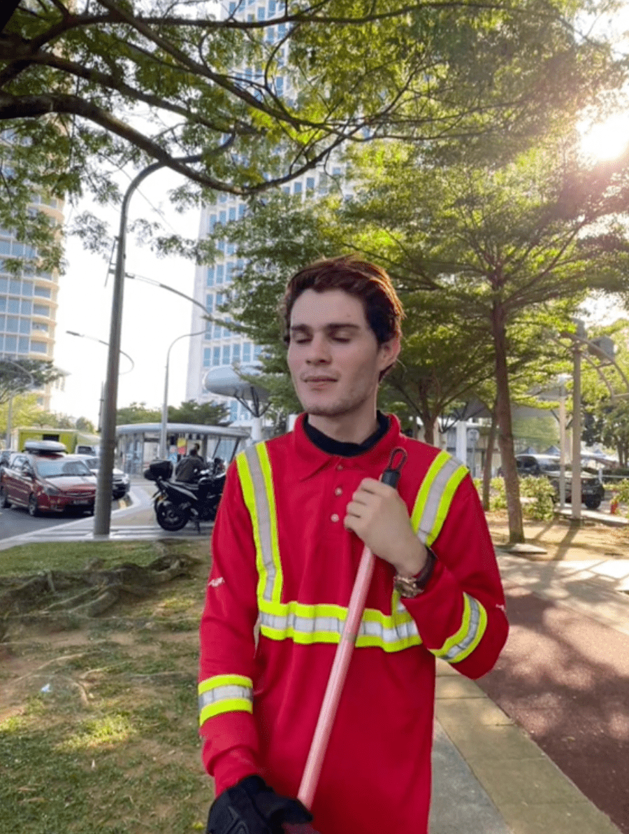 Foreign janitor spotted look like justin bieber in putrajaya 01-min