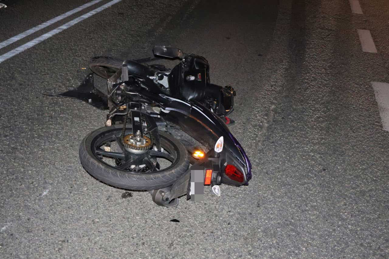 Form 5 students thrown from bike (1)