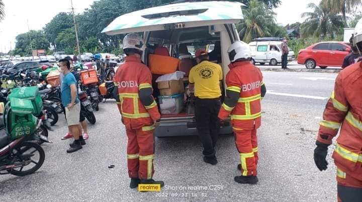 [video] grab rider dies in 5-vehicle crash in klang | weirdkaya