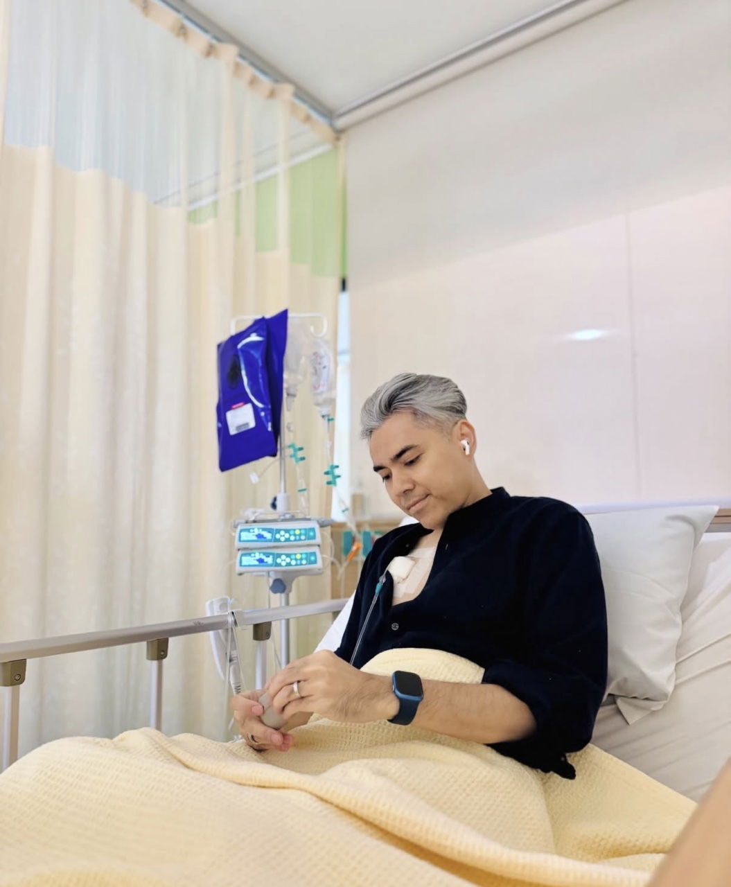 Image from: Beloved MAS Cabin Crew Hafeez Al-Bukhary Zulkefly Passes Away From Colon Cancer | WeirdKaya