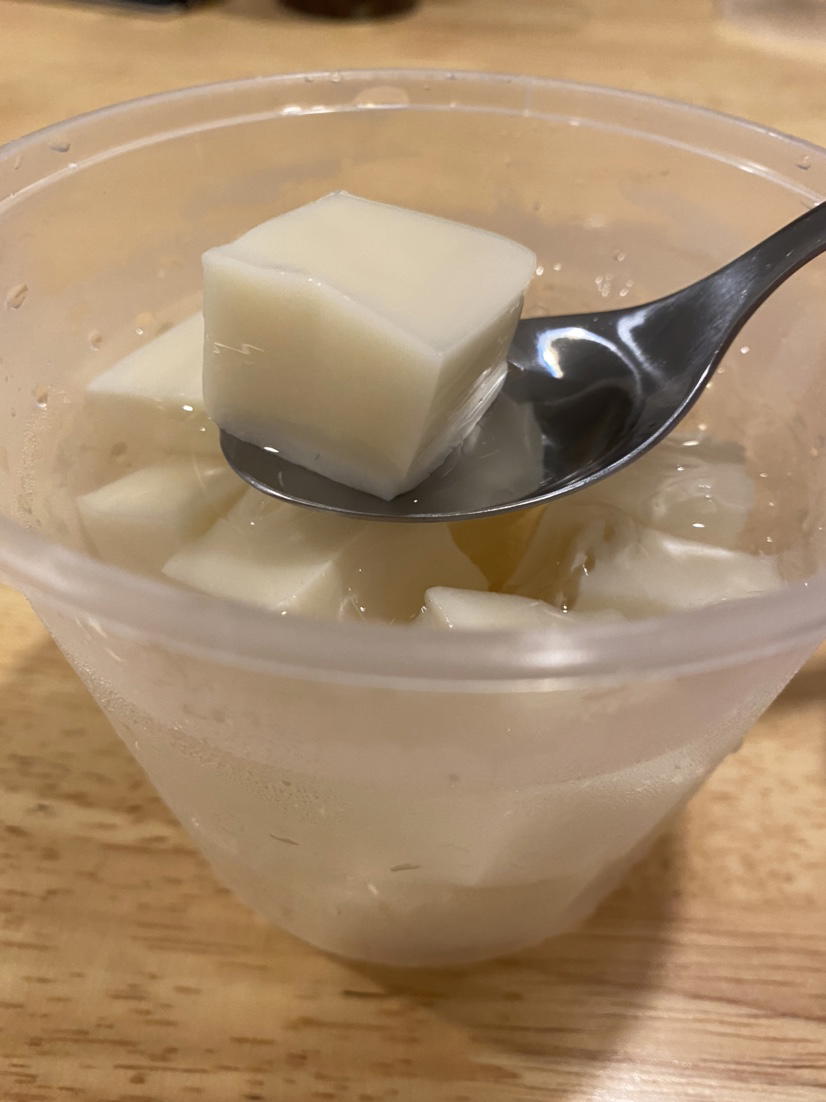 This 48-year-old hong kee dessert in kepong serves the best longan tofu & traditional tong shui from rm3. 50 | weirdkaya