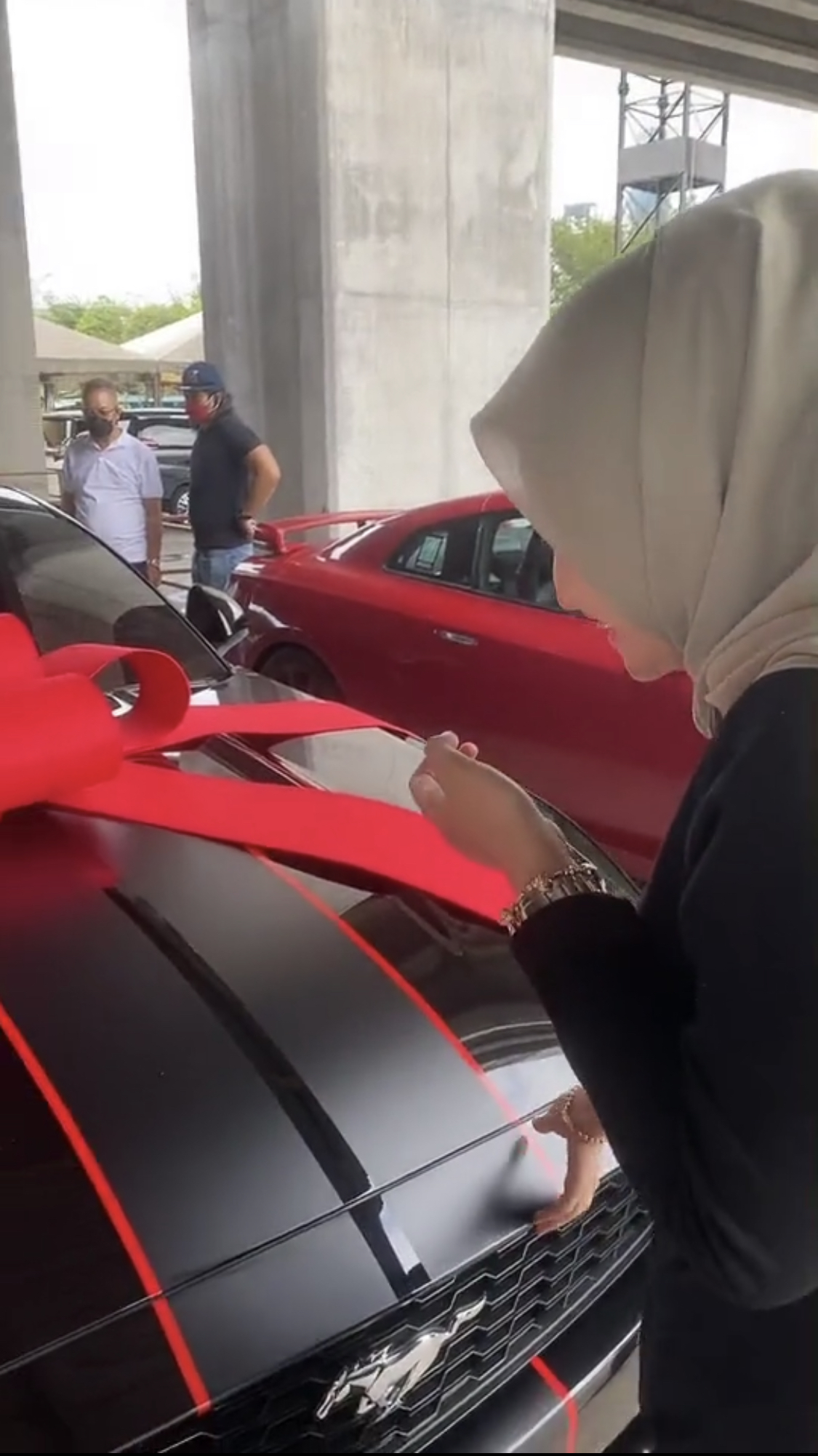 [video] parents gift daughter with brand new mustang for her 18th birthday | weirdkaya