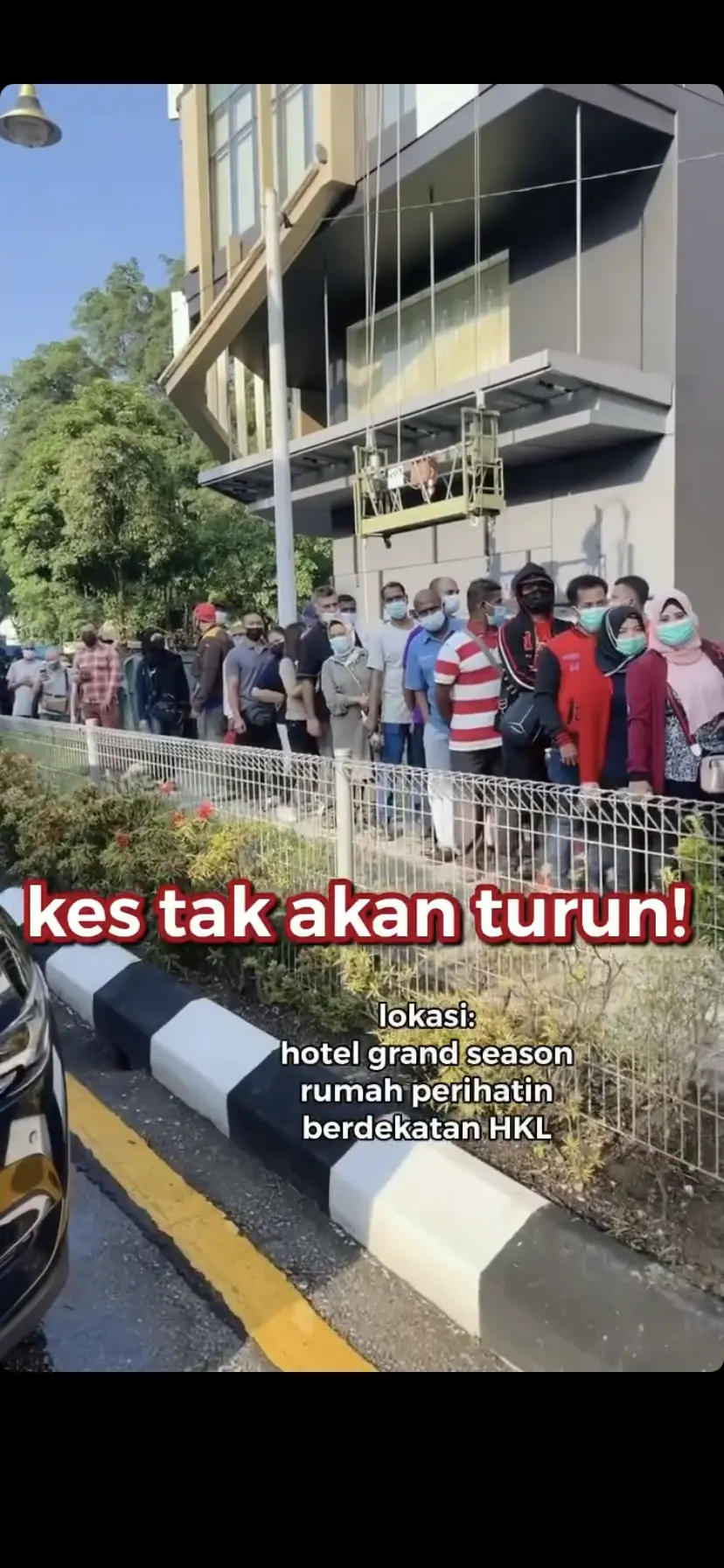 [video] foreigners flood walk-in ppv in kl with no social distancing | weirdkaya