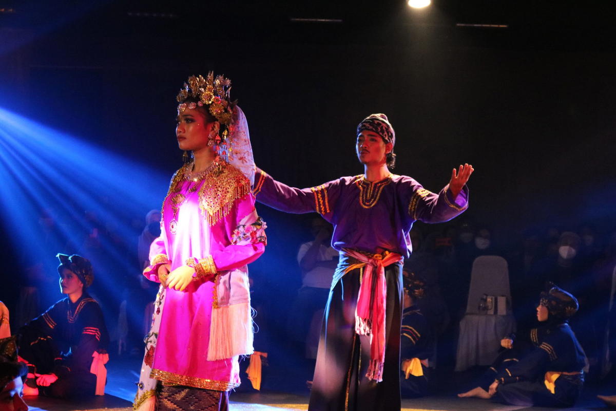 Protecting arts, culture and heritage one step at a time with uitm's randai program | weirdkaya