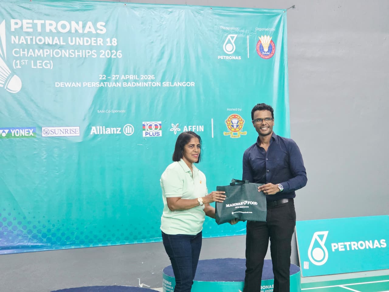 Revealtek CEO Nizam Mohamed received a token of appreciation for deploying the world’s first AI-powered instant review system at the PETRONAS National Under-18 Championships 2026.