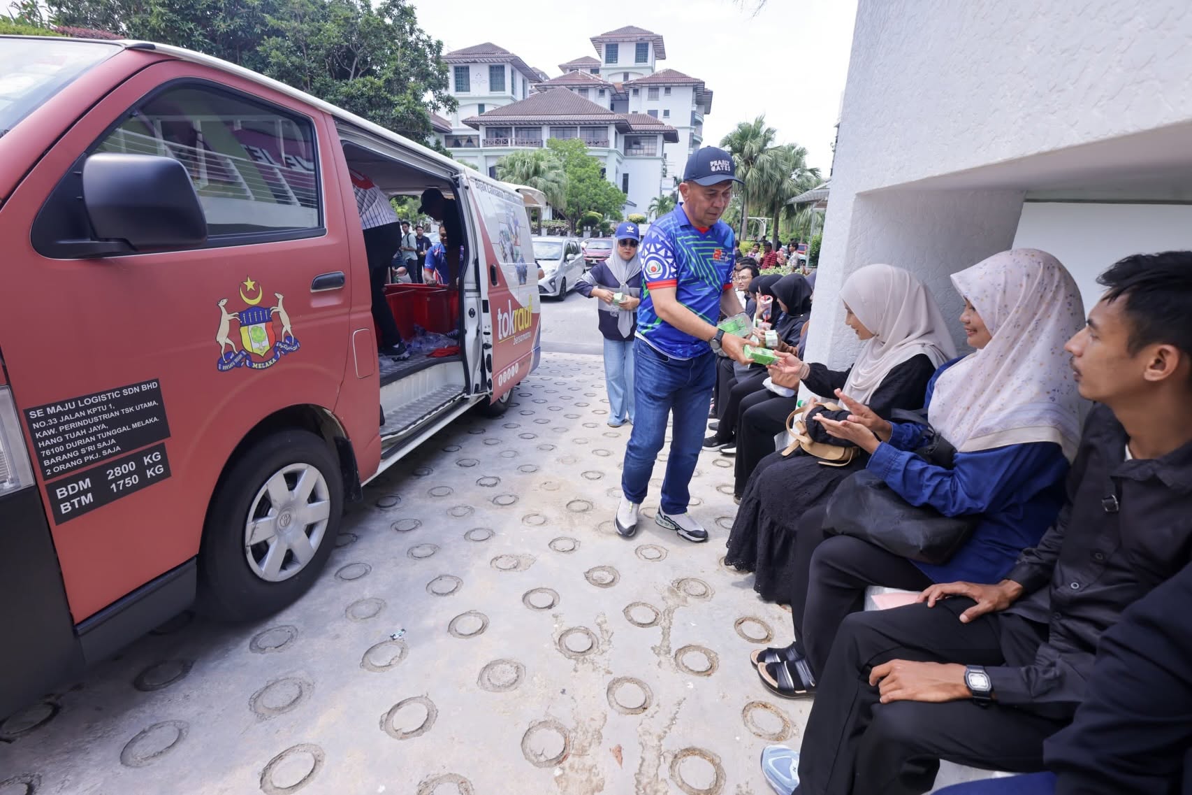 Jobseeker queue in Melaka (4)