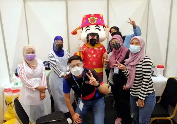 Cai shen dao! God of fortune spotted at ppv in johor | weirdkaya