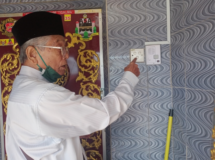 Kelantanese man builds rm10,000 luxurious toilet (5)