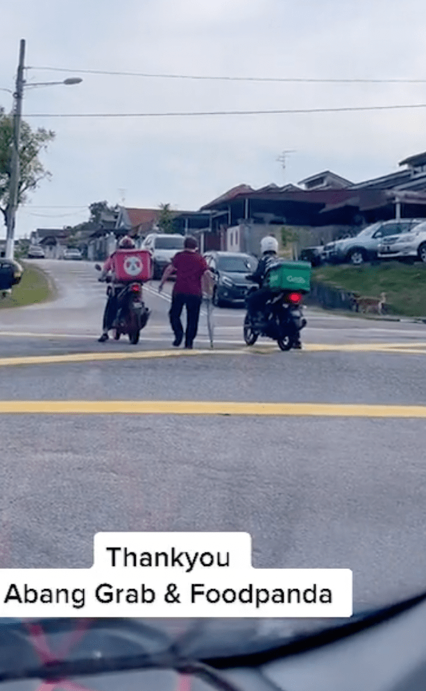 Kind food delivery riders 'escort' senior citizen to cross busy road, wins praises online 02