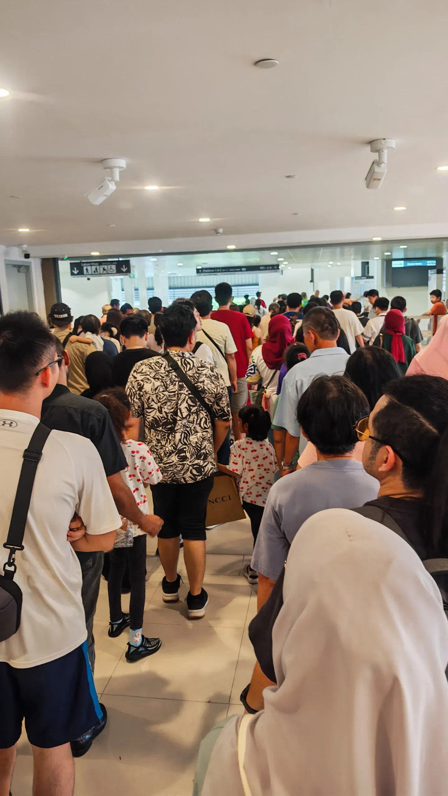 Image from: LRT3 Gets Packed On First Weekend As M’sians Rush To Try Free Rides | WeirdKaya