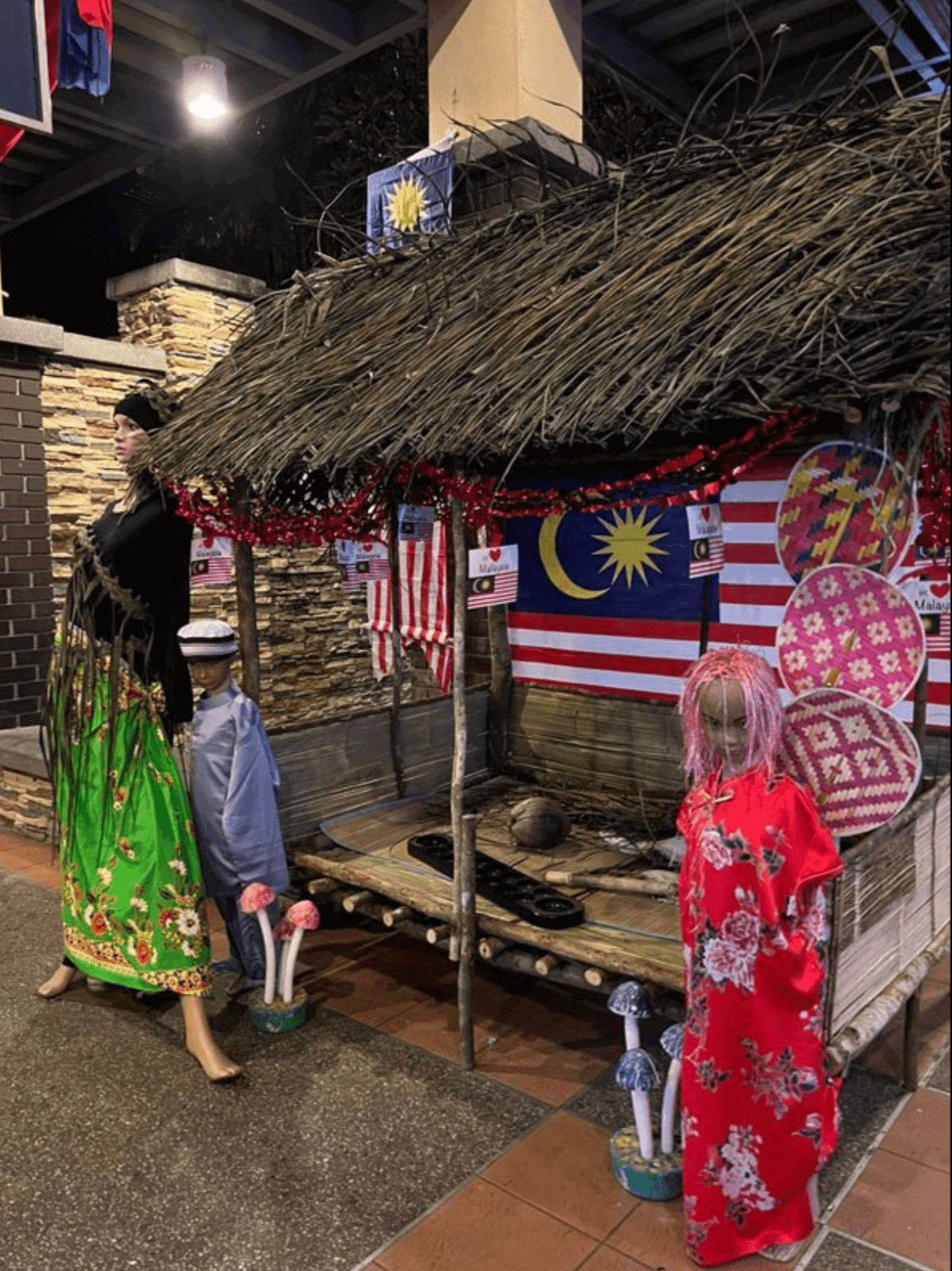 'low cost cosplay' m'sians shocked to find merdeka decoration at r&r along north-south expressway | weirdkaya