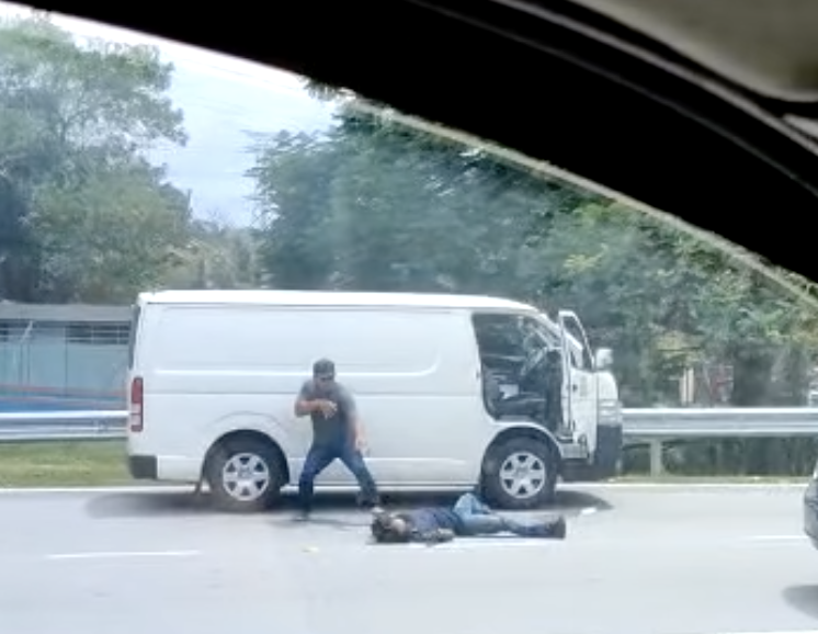 [video] police investigating assault of van driver at taman puncak jalil | weirdkaya