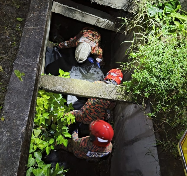 Man dies in drain Klang (2)