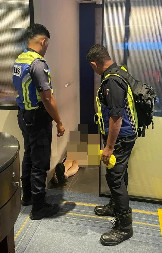 Man dies in front of slot machine (2)