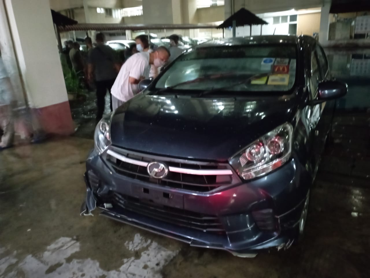Man drives his car into kl condo swimming pool due to poor visibility2