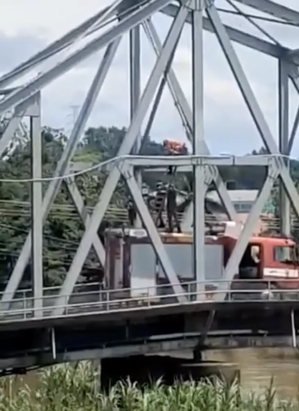 Man climbs 6-meter high bridge after sniffing glue | weirdkaya