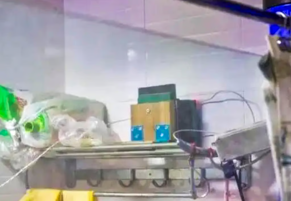 Man plays ghost stories for 10 hours (1)