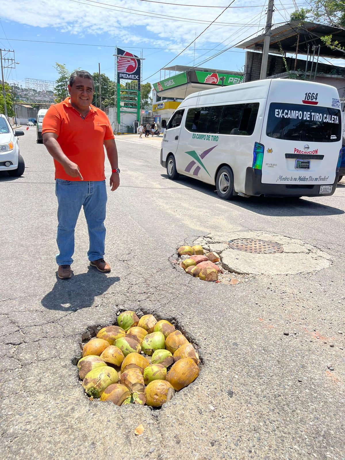 Mexican politician fills potholes with coconut husks to protest government inaction | weirdkaya