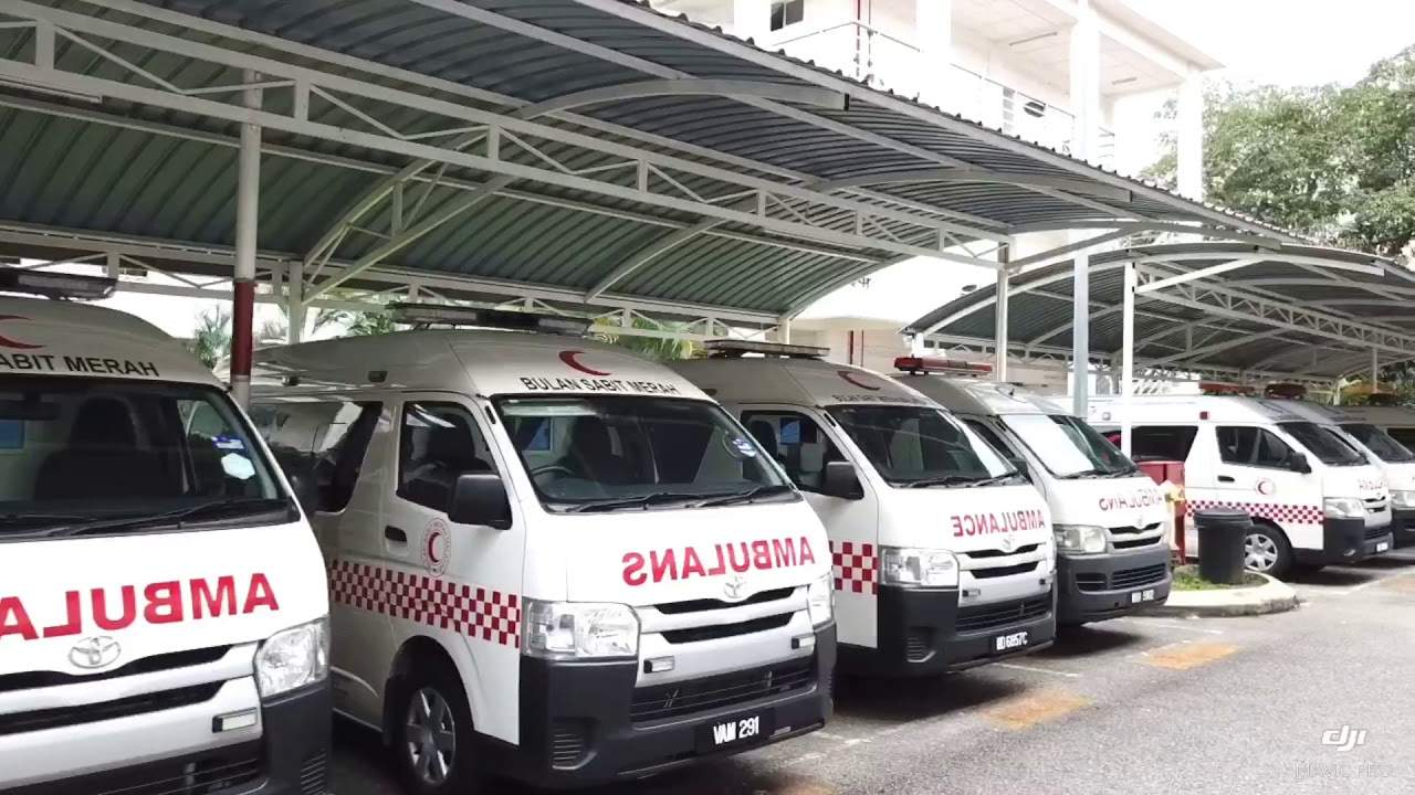 Man allegedly offers ambulance operator rm10,000 to sneak entire family back to their hometown | weirdkaya