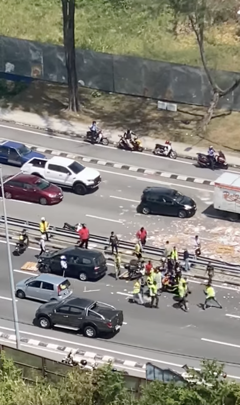 Police arrest five men for fighting along tun dr lim chong eu expressway | weirdkaya