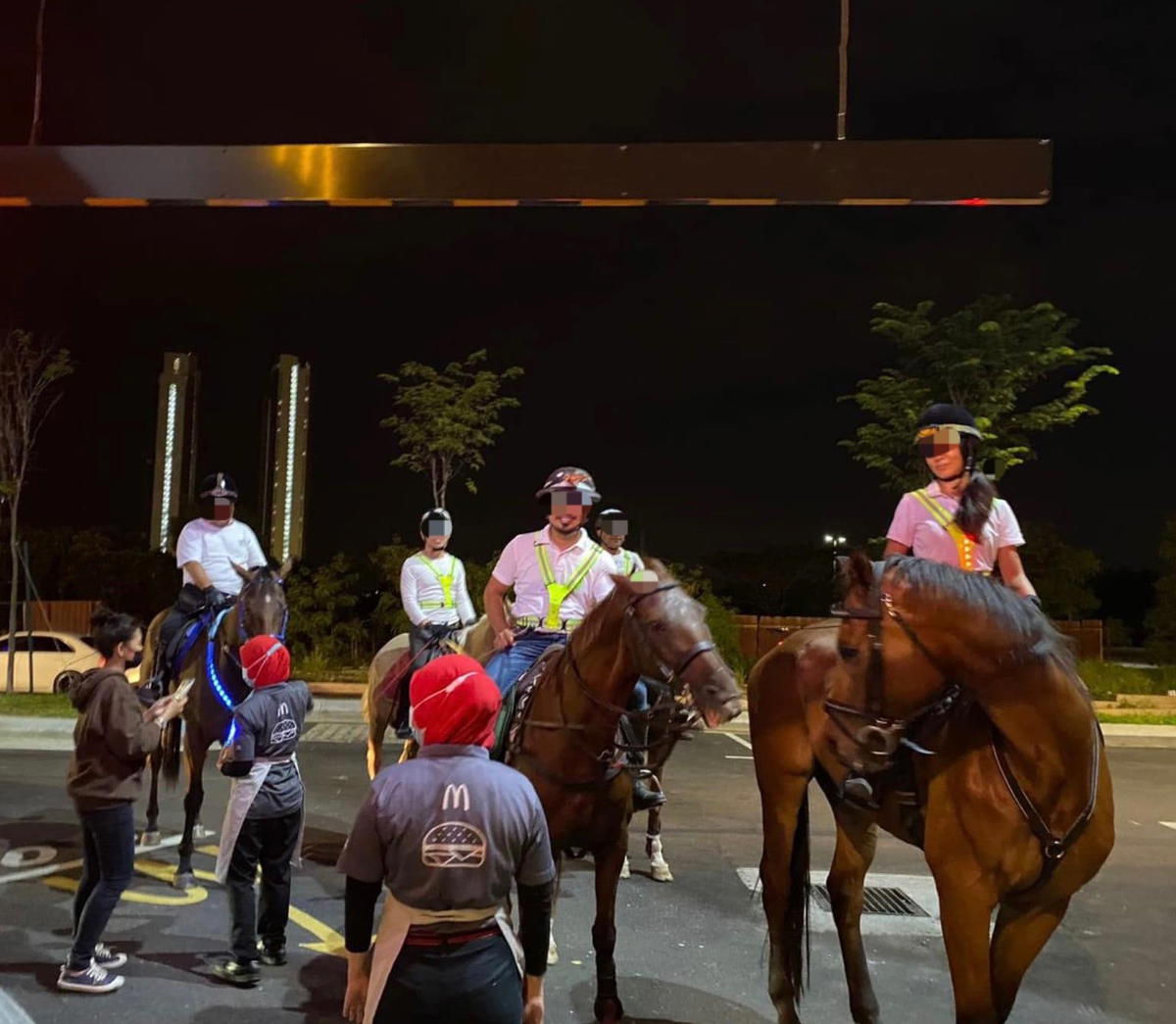 Men ride horse to drive-thru at mcdonald's cyberjaya, leave horse's poop(1)