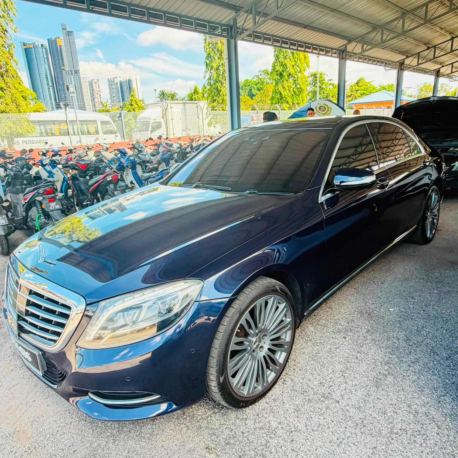 Mercedes with no road tax & insurance (1)