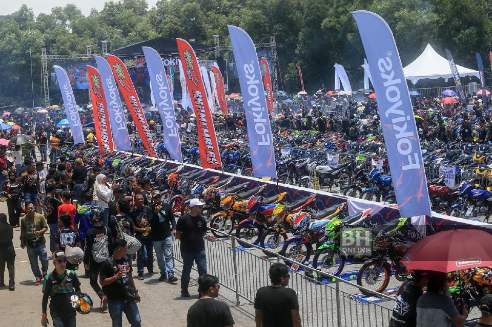 Motorcycles at RXZ event