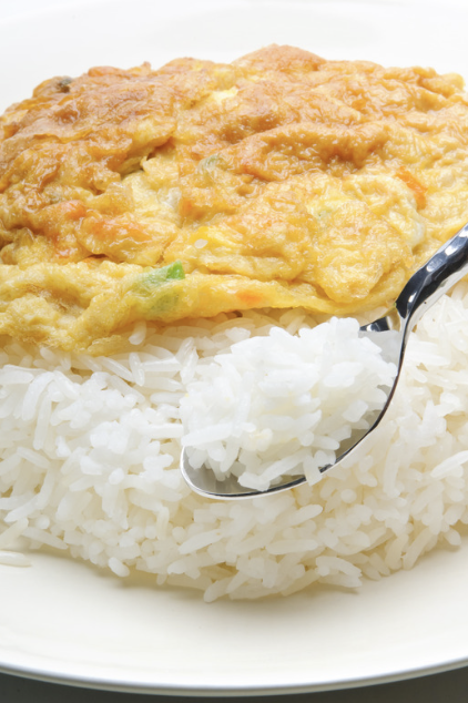 M’sian Feels Sorry For Roommate Living On Nasi Bujang, Only To Discover He Had More Savings Than Him