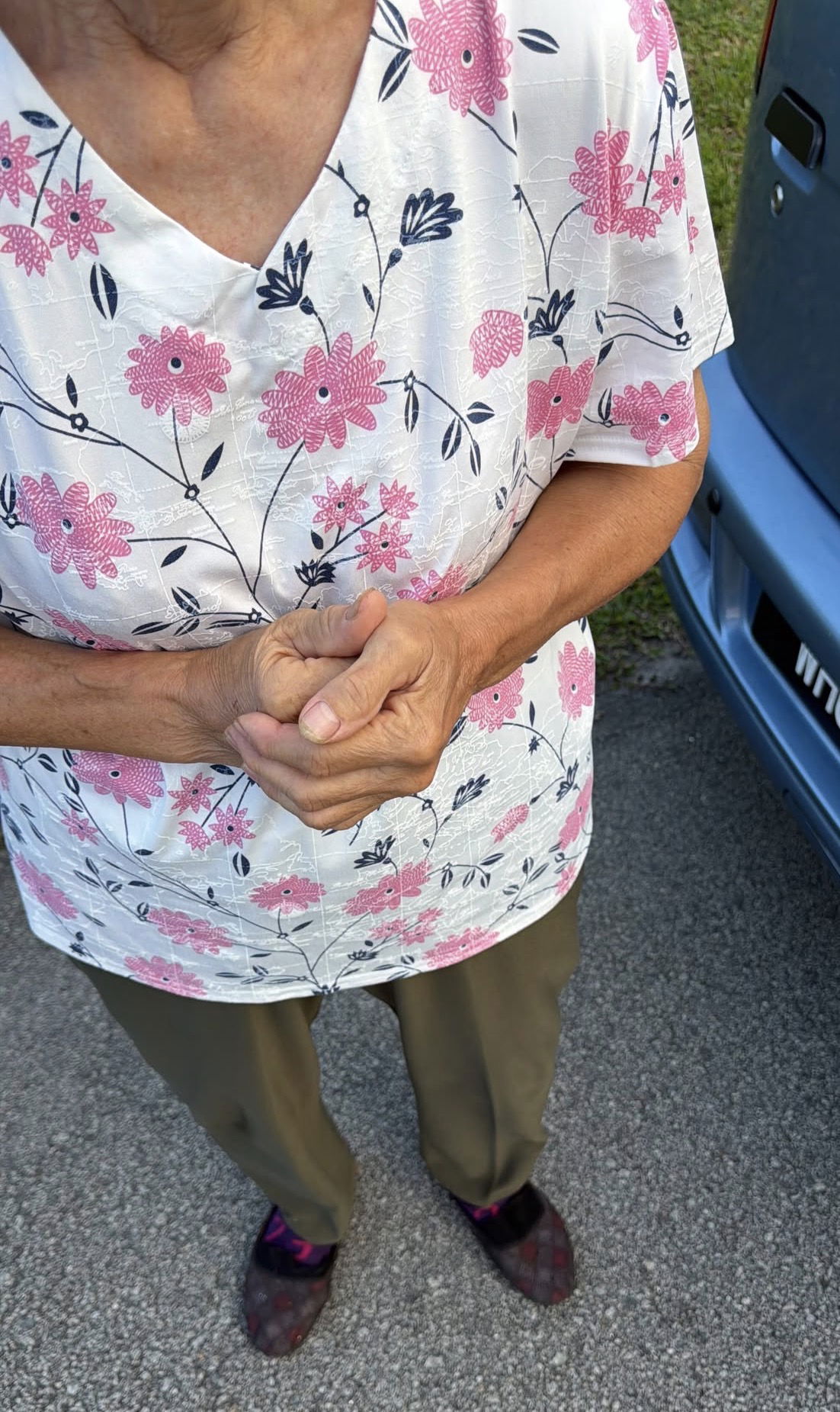 M’sian Man Helps Stranded Aunty Who Cried After Entering Wrong Route & Had No Money For Toll