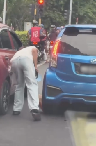 M’sian Man Seen Hitting Myvi Driver In Viral Clip, Woman Tries To Stop Him While Carrying Baby