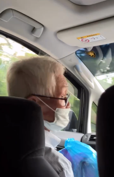 M'sian gives old man a ride (2)