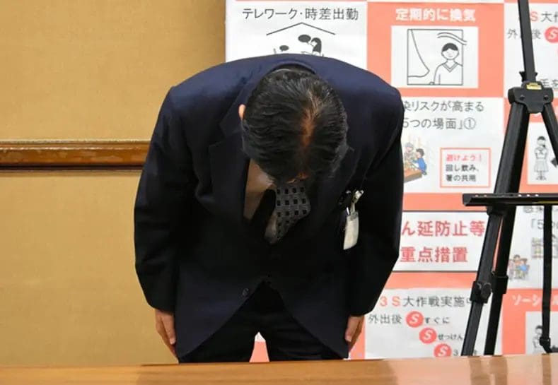 Takashi Kawamura apologized during a press conference over the medal issues.